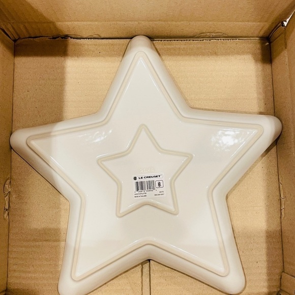 NEW IN BOX Le Creuset Star Platter White Ceramic - Picture 2 of 3